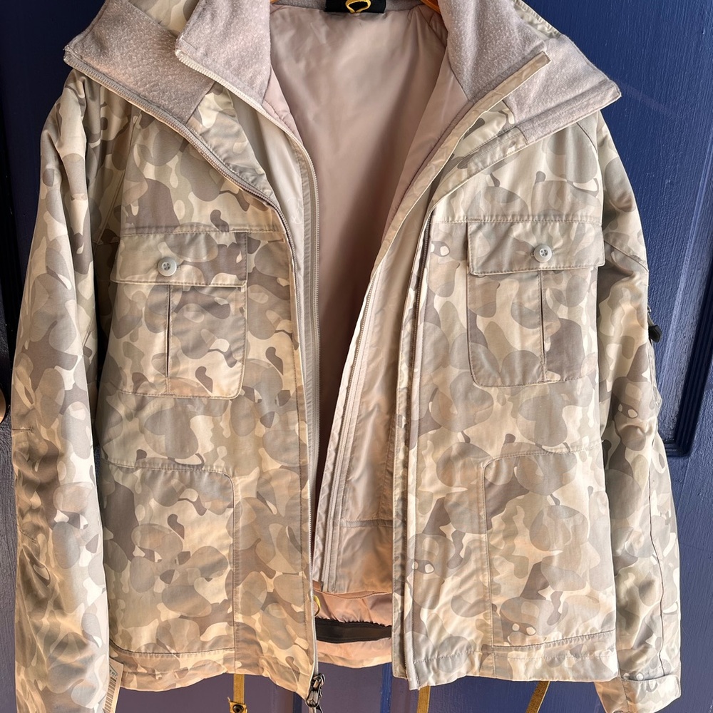 Women’s Eastern Mountain Sports ski/snowboard Camouflage Jacket size small